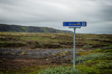 road sign showing start of the trail to Arnarker cave