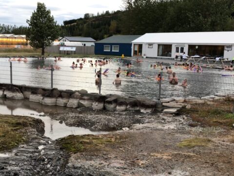 Gorący basen Ukryta laguna we Fludir