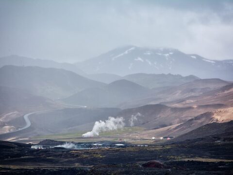 kompleks Myvatn Nature Baths w otoczeniu gór