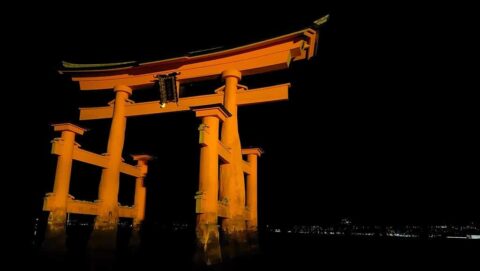 Brama Itsukushima, Japonia