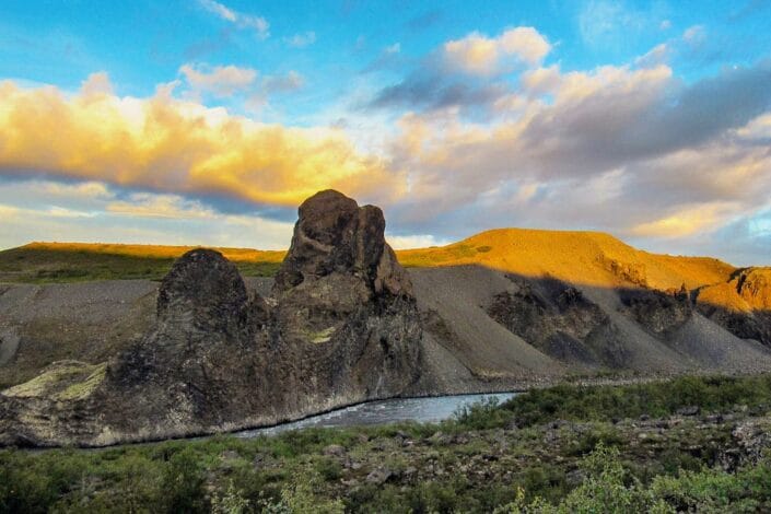 Hljodaklettar rock formations above the Jökulsá á Fjöllum river at sunset