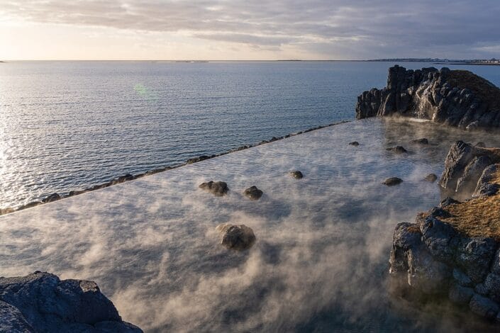 Główny basen Sky Lagoon - Reykjavik