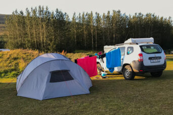 Dacia Duster at a campsite in Iceland. Laundry hung up.