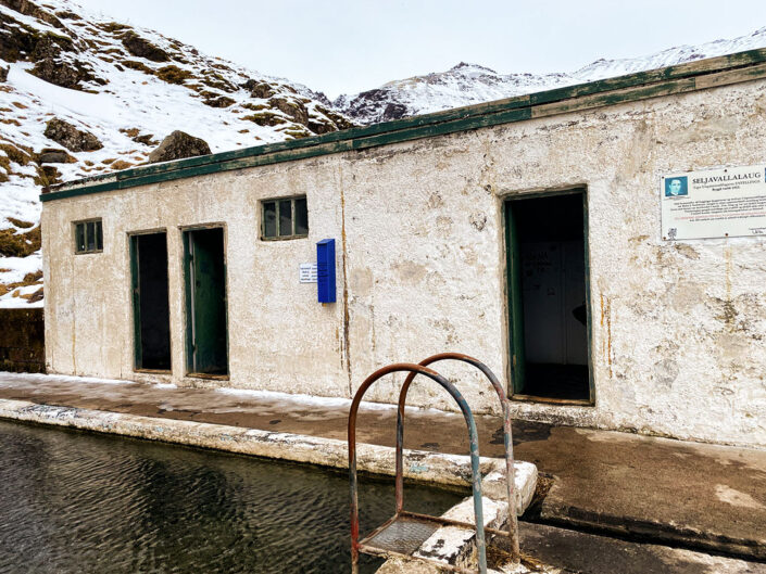 The changing room building by the Seljavallalaug pool in winter