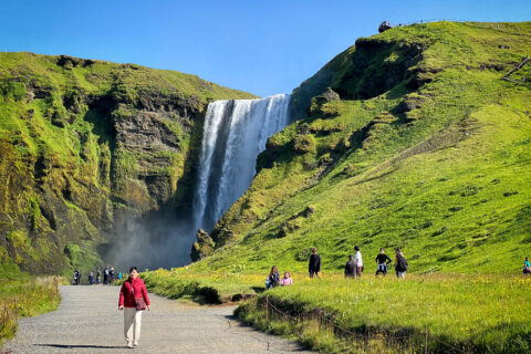 approach to Skogafoss