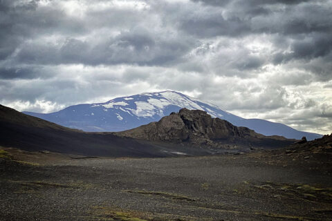 Wulkan Hekla widziany ze szlaku Hellismannaleid